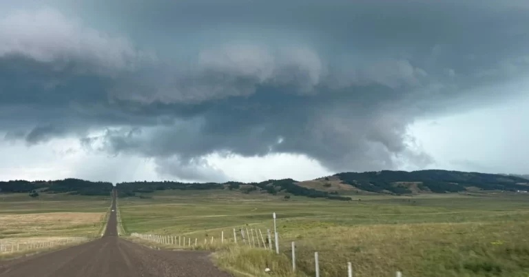 Severe thunderstorms cause major damage and airport closures in Calgary, Canada