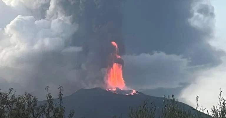etna eruption august 4 2024 by val anton