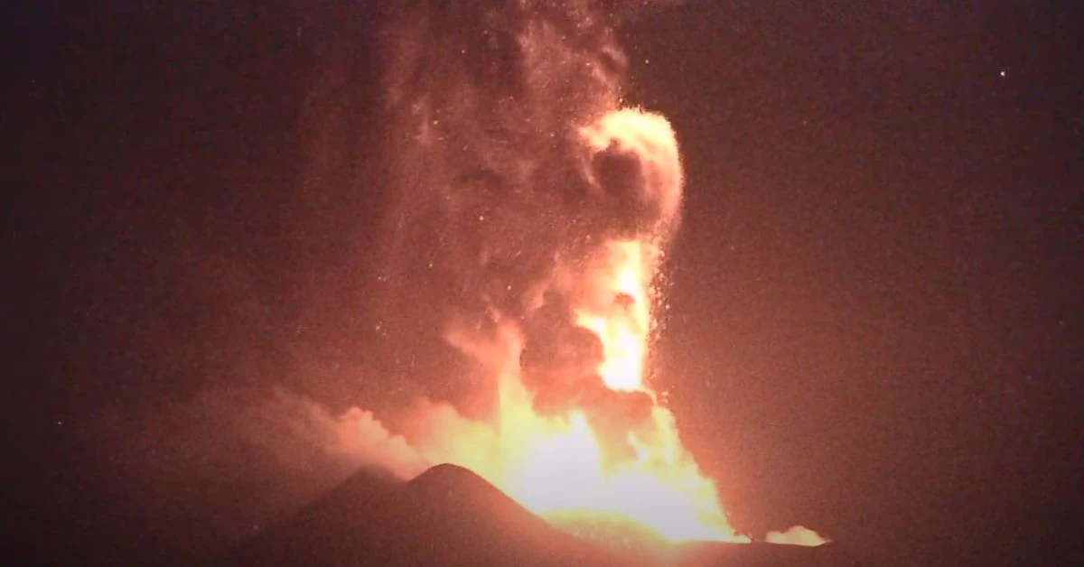 etna italy paroxysmal eruption on august 15 2024