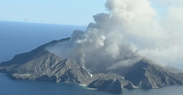 white island gas emissions august 14 2024 f