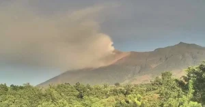 Record-high sulfur dioxide emissions force evacuations around Kanlaon volcano, Philippines september 10 2024