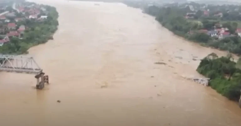 bridge collapse vietnam after typhoon yagi september 2024