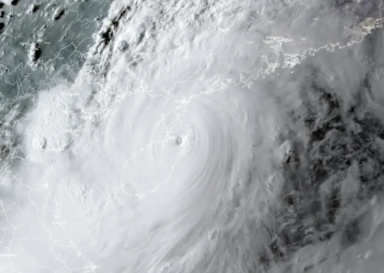 typhoon yagi at 0940 utc on september 6 2024 hainan landfall