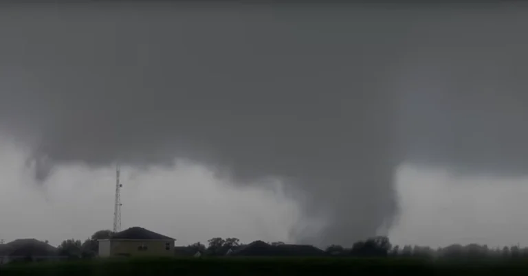 Massive tornado at Fort Pierce, Florida