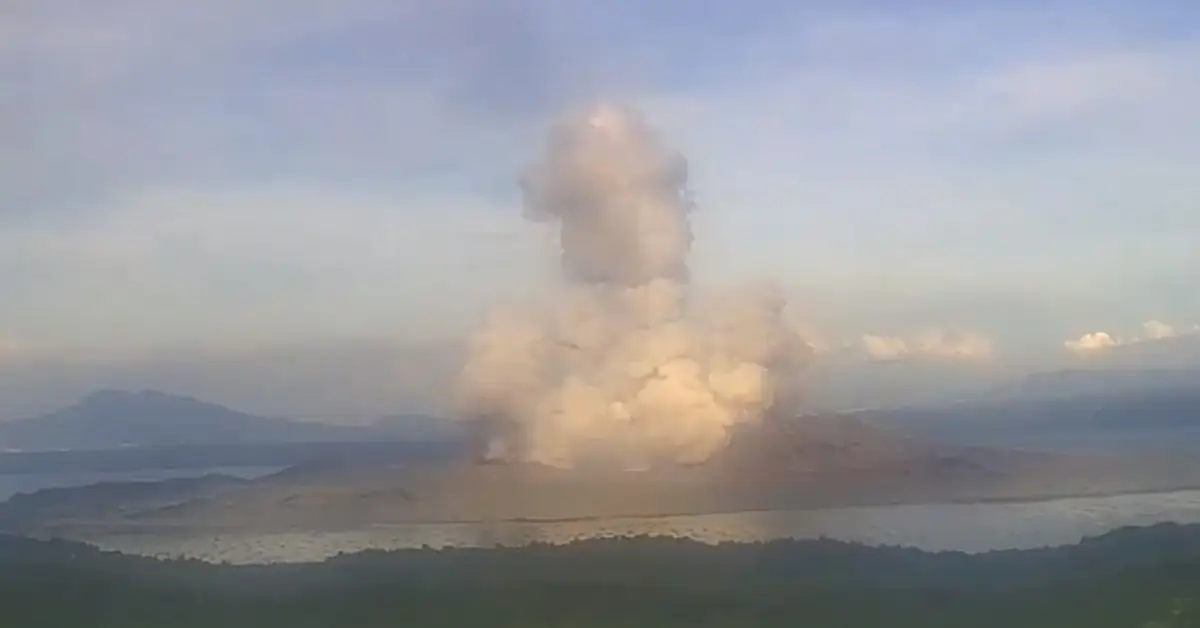 Minor phreatomagmatic eruptions at Taal volcano, Philippines october 2 2024