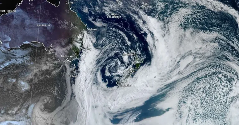 jma himawari-9 zoom earth new zealand 2250 utc october 4 2024