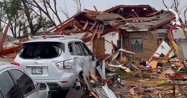 Damage caused by a tornado in Oklahoma during the November Outbreak.