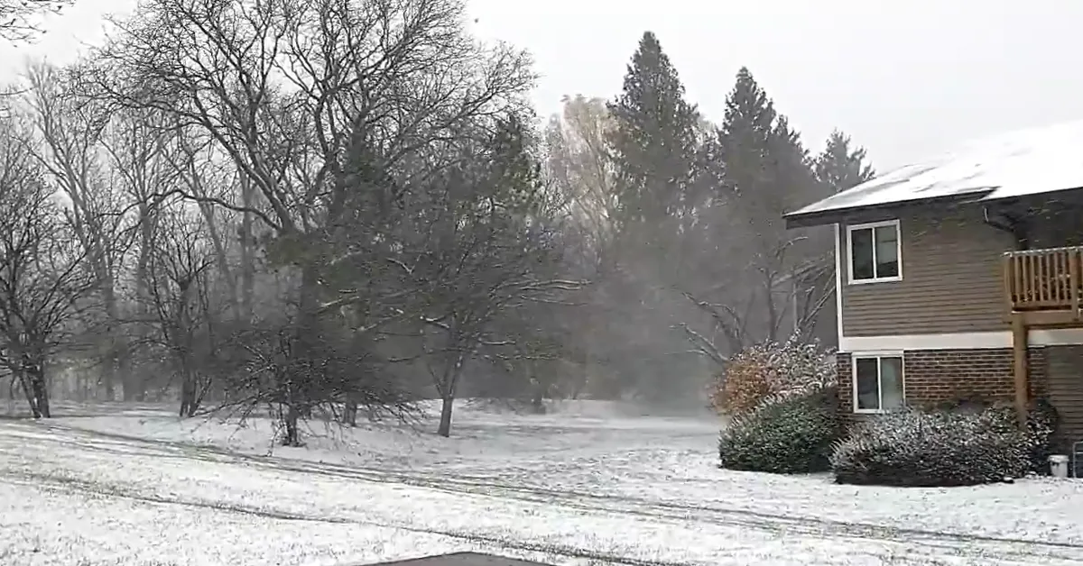 First snow cover of the season at Madison, Wisconsin
