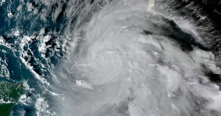 hurricane rafael making landfall in cuba november 6 2024 2150 utc f2