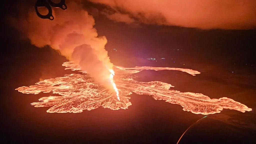 reykjanes peninsula volcano eruption november 21 2024