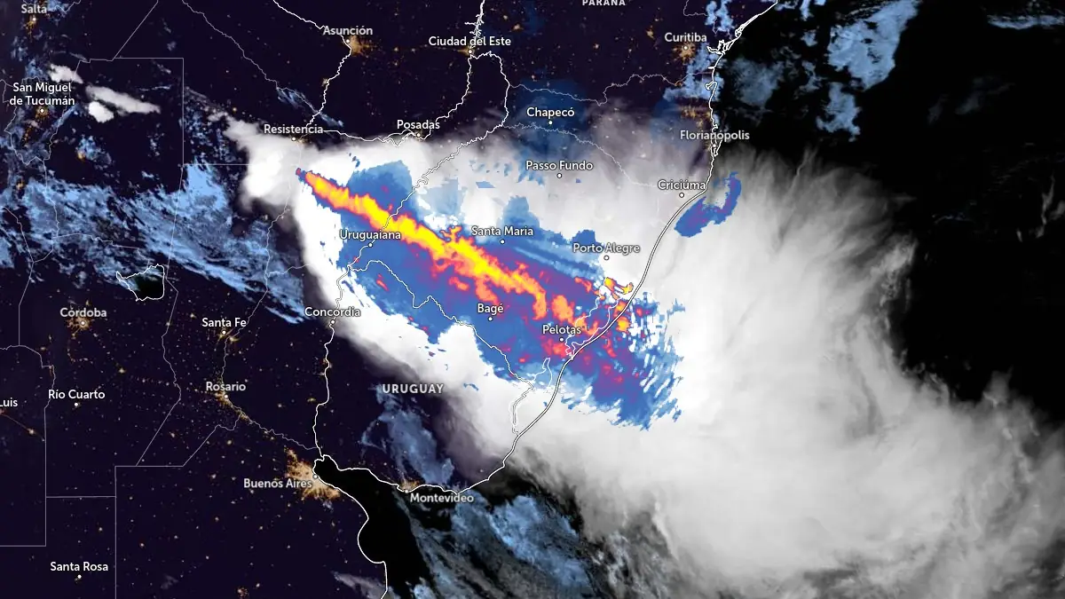 satellite image rio grande do sul with rainfall radar at 2340 utc on december 1 2024 f