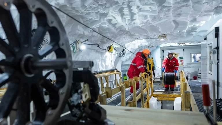 ETH professor Fichtner lowering a fibre-optic cable