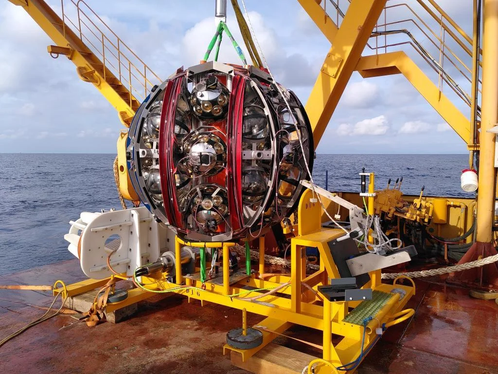 Launch of a KM3NeT Optical Module (LOM) on anchor