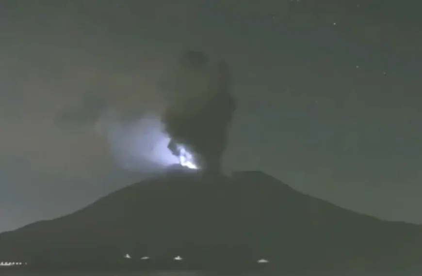 sakurajima volcanic lightning 2015 lt january 30 2025