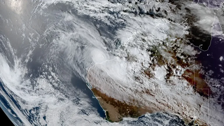 severe tropical cyclone zelia satellite image at 0850 utc on february 13 2025 f