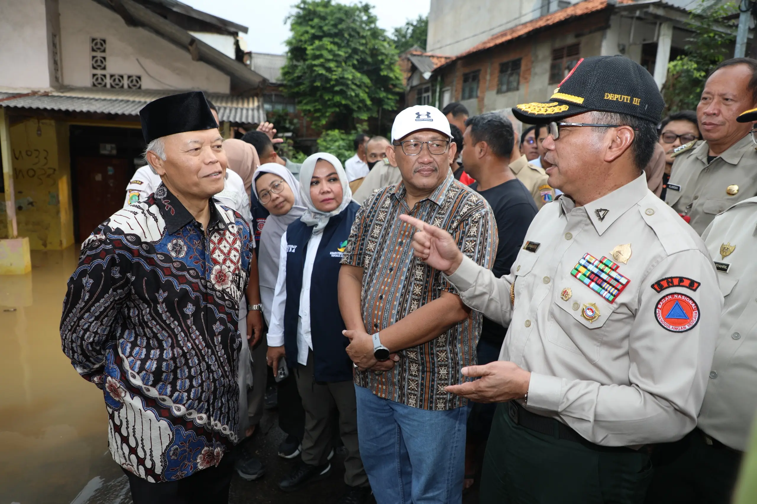 BNPB officials assess flood damage in South Jakarta