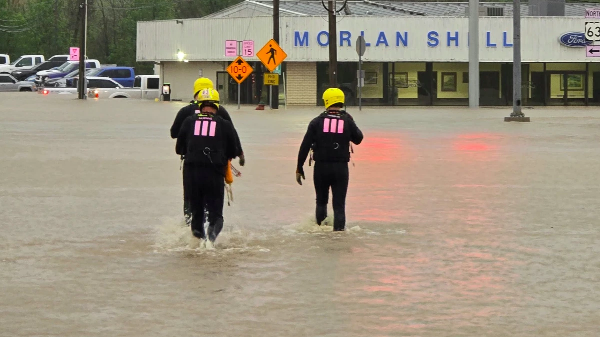 Operatives Assisting flood victims in Missouri on April 4, 2025