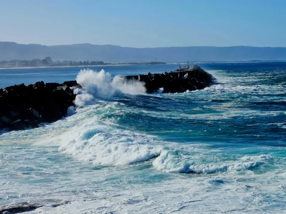 swells generated by storm in tasman sea april 2025 1