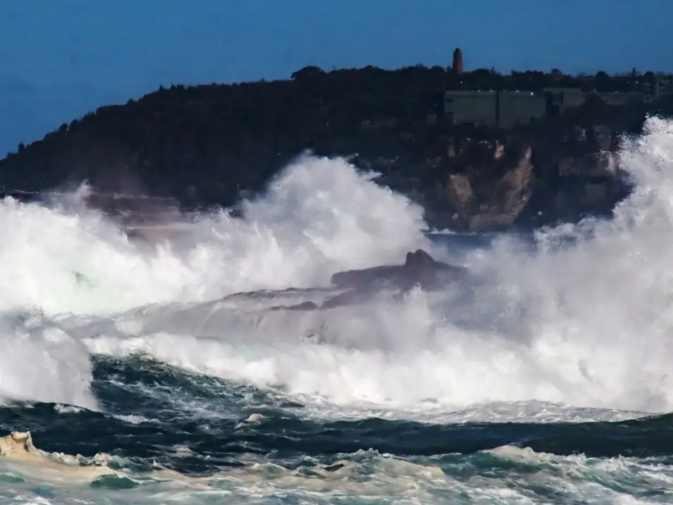 swells generated by storm in tasman sea april 2025 3