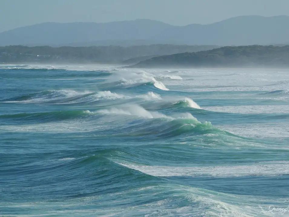 swells generated by storm in tasman sea april 2025 4