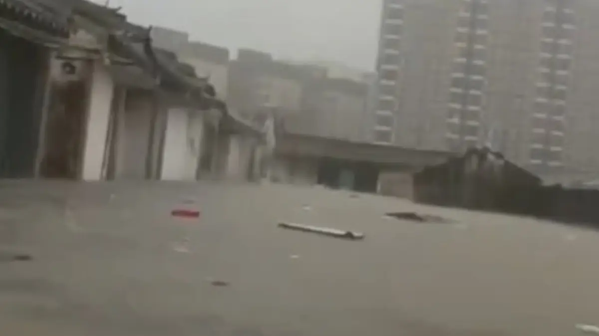 Flash floods sweep through Shuilong as heavy rains hit Guangdong, China