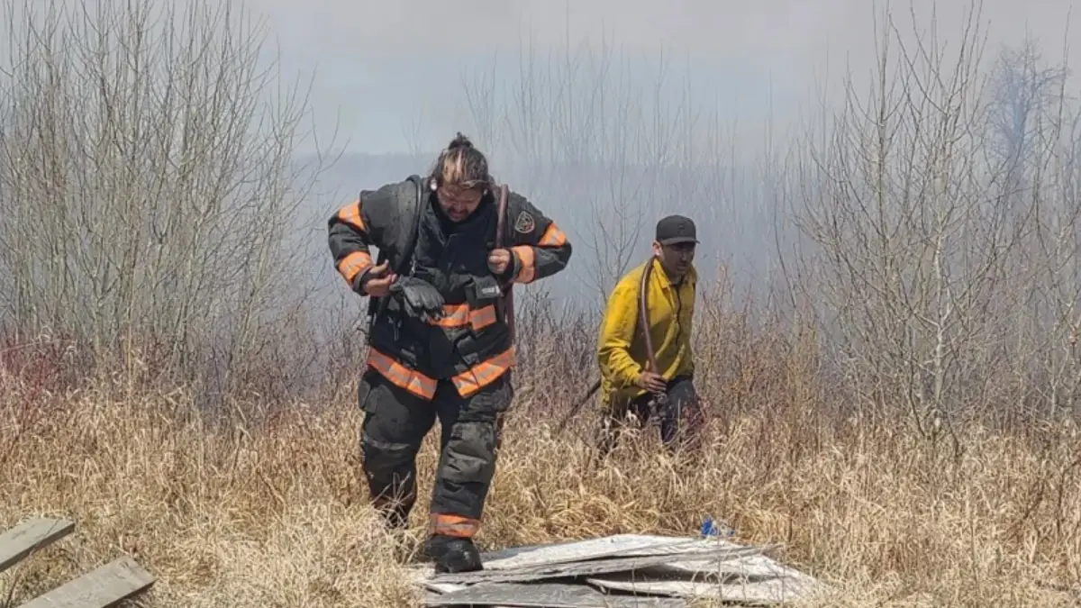 Wildfires burn over 2 500 ha (6 200 acres) on North Dakota tribal lands