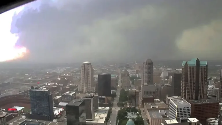 st louis missouri tornado may 16 2025 gateway arch