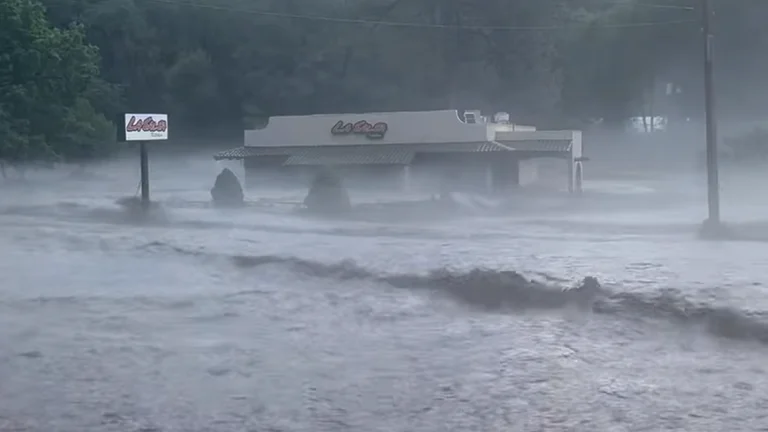Flash floods in Ruidoso, New Mexico on July 8, 2025. Credit: La Salsa Kitchen