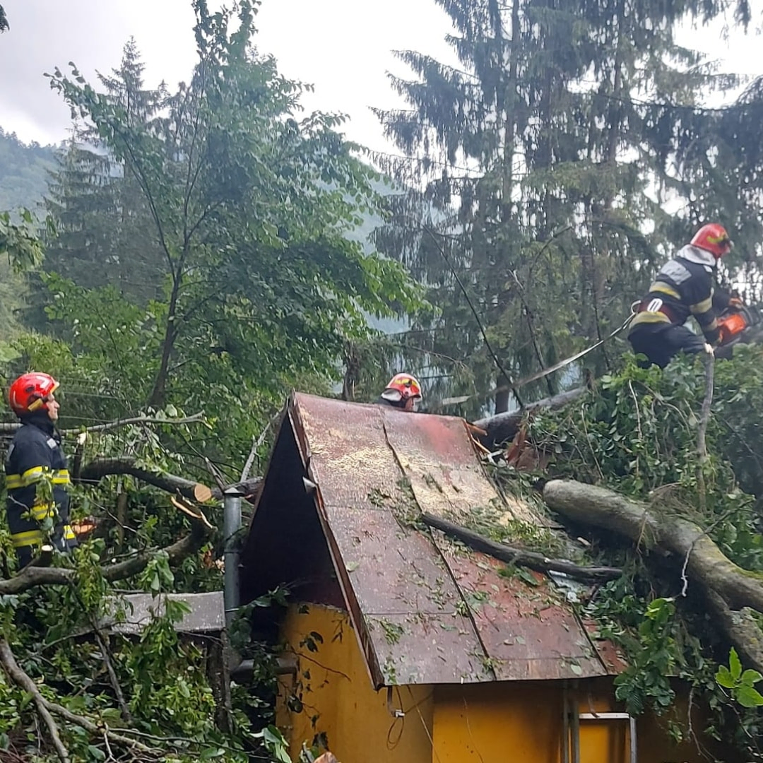 Storm damage in Sinaia, Romania on July 9, 2025. Credit: IGSU