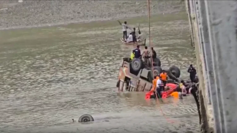 Truck that fell into the Mahisagar River on July 9, 2025. Credit: All India Radio News