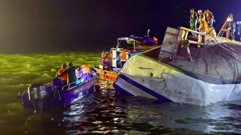 Wonder sea boat capsizes in Ha Long Bay Vietnam on July 19, 2025. Credit VNA VNS
