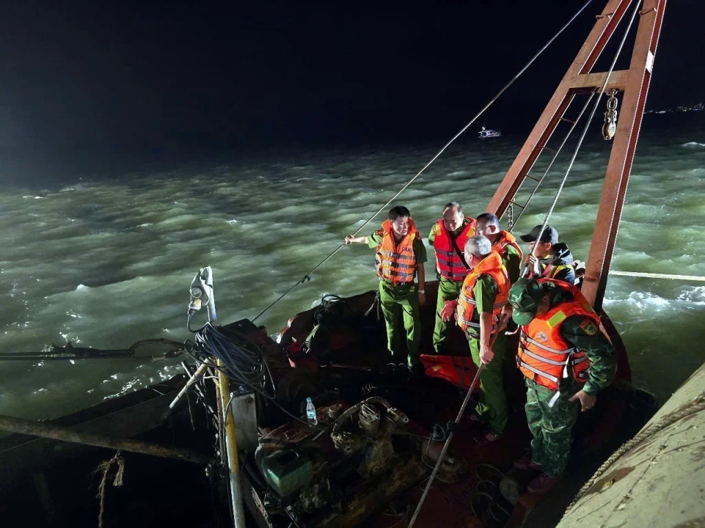 Wonder sea boat capsizes in Ha Long Bay Vietnam on July 19, 2025. Credit: VNA VNS