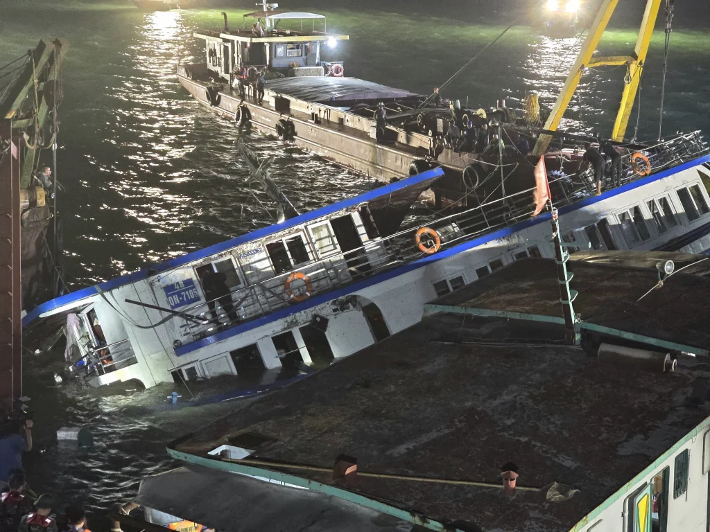 Wonder sea boat capsizes in Ha Long Bay Vietnam on July 19, 2025. Credit VNA VNS