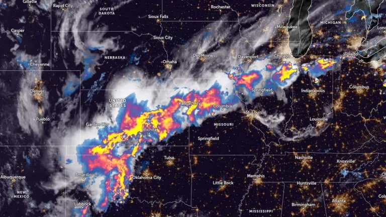 kansas city satellite image with rainfall radar 0730 utc july 25 2025