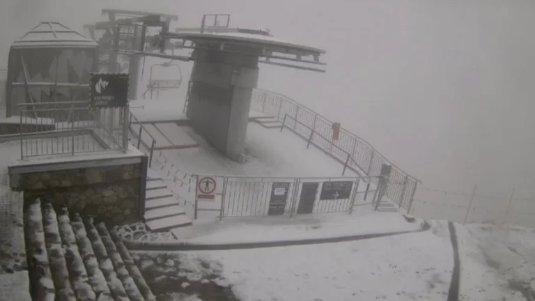 First August snowfall since 2010 at Kasprowy Wierch in Polands Hgh Tatra Mountians on August 24, 2025. Credit: ferozwala
