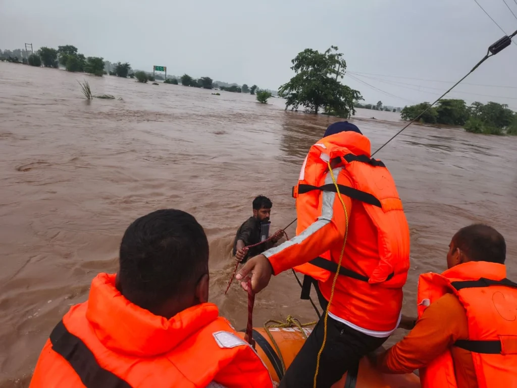 Flood rescue in Punjab on August 29, 2025. Credit: NDRF.