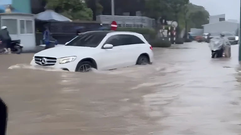 Flooding in Hanoi, Vietnam on August 25, 2025. Credit: Weather Monitors