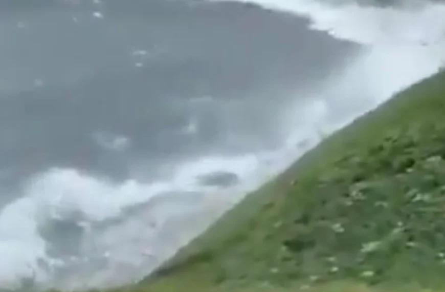 Tsunami arriving in Kamchatka after the M8.8 earthquake struck offshore on July 30th, 2025