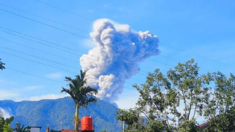 The eruption of Mount Marapi in West Sumatra on august 12 2025