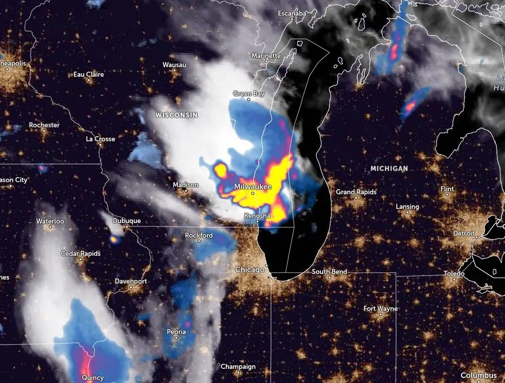 satellite image with rainfall radar usa milwaukee 0150 utc on august 10 2025