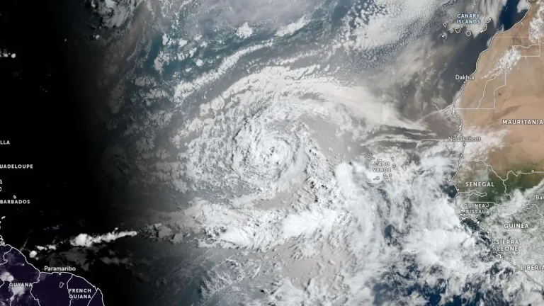 tropical storm erin satellite image 0940 utc on august 12 2025 goes-east