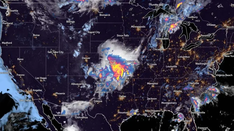 usa satellite image with rainfall radar at 1010 utc on august 11 2025