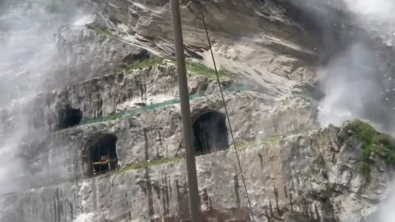Landslide strikes the Vishnugad‑Pipalkoti hydropower project (VPHEP) site on the Alaknanda River in Helang, Chamoli district, Uttarakhand, at 09:00 LT on August 2. Image credit: All India Radio News