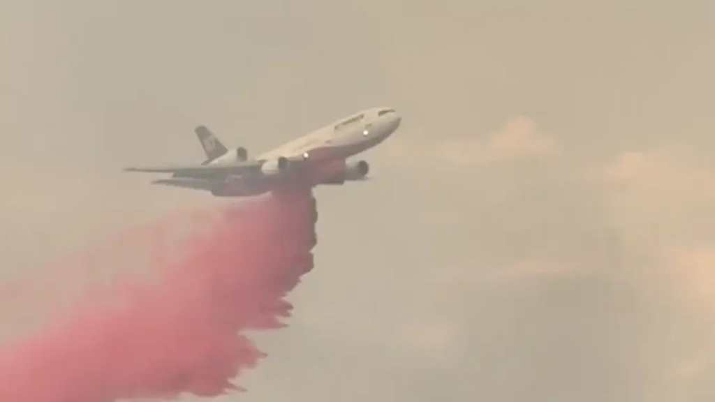 Airplane seen dropping fire retardant on the 6-5 Fire in California on September 2, 2025