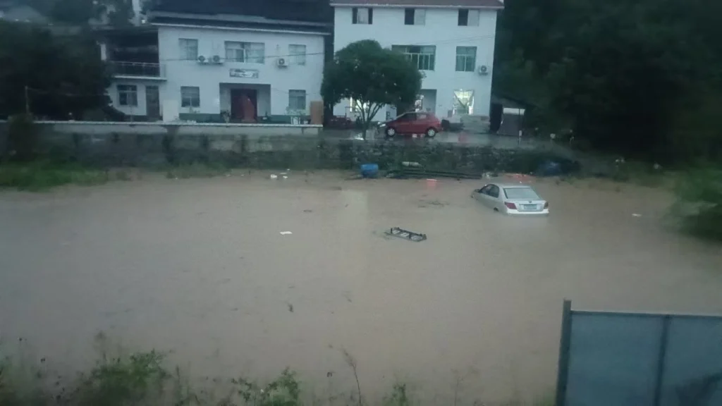 Vehicles submerged by floodwaters in Yuanba Town, Zhaohua District, Guangyuan City, on September 5, 2025. Credit: Publicity Department of Zhaohua District Committee