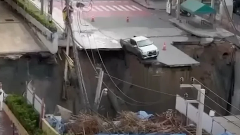 sinkhole near vajira hospital bangkok thailand september 24 2025