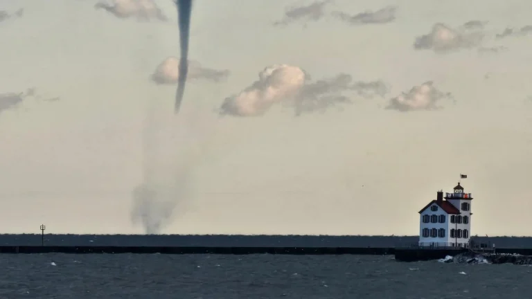 waterspout lake erie september 7 2025 courtesy icwr ray ray ortiz