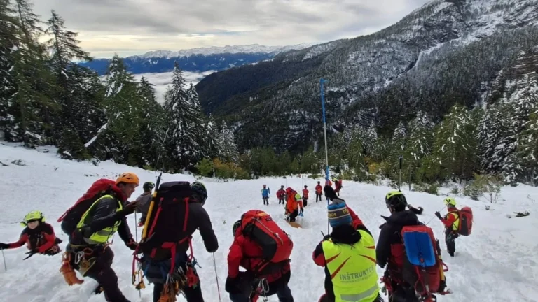 Rescue operatives searching for 3 croatian hikers who were swept away by an avalanche near Mount Tosc on October 5, 2025
