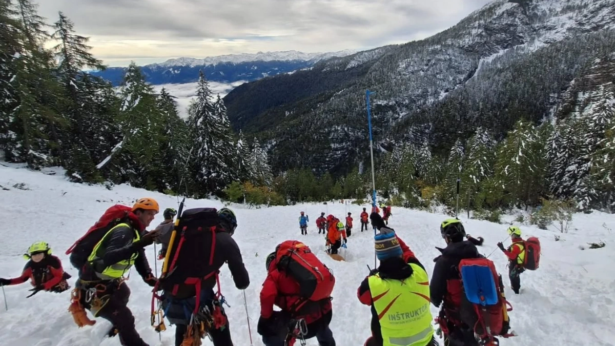 Rescue operatives searching for 3 croatian hikers who were swept away by an avalanche near Mount Tosc on October 5, 2025