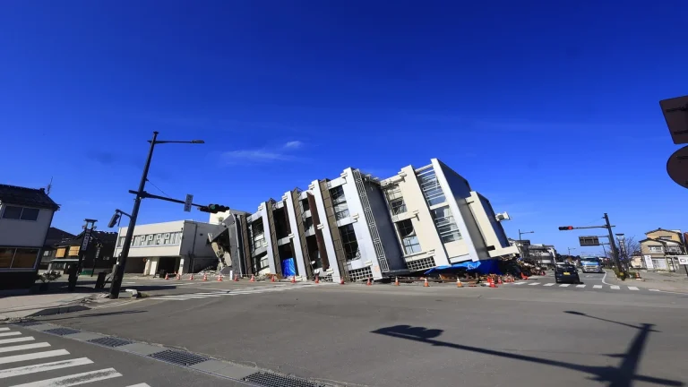 Collapsed building in Wajima City